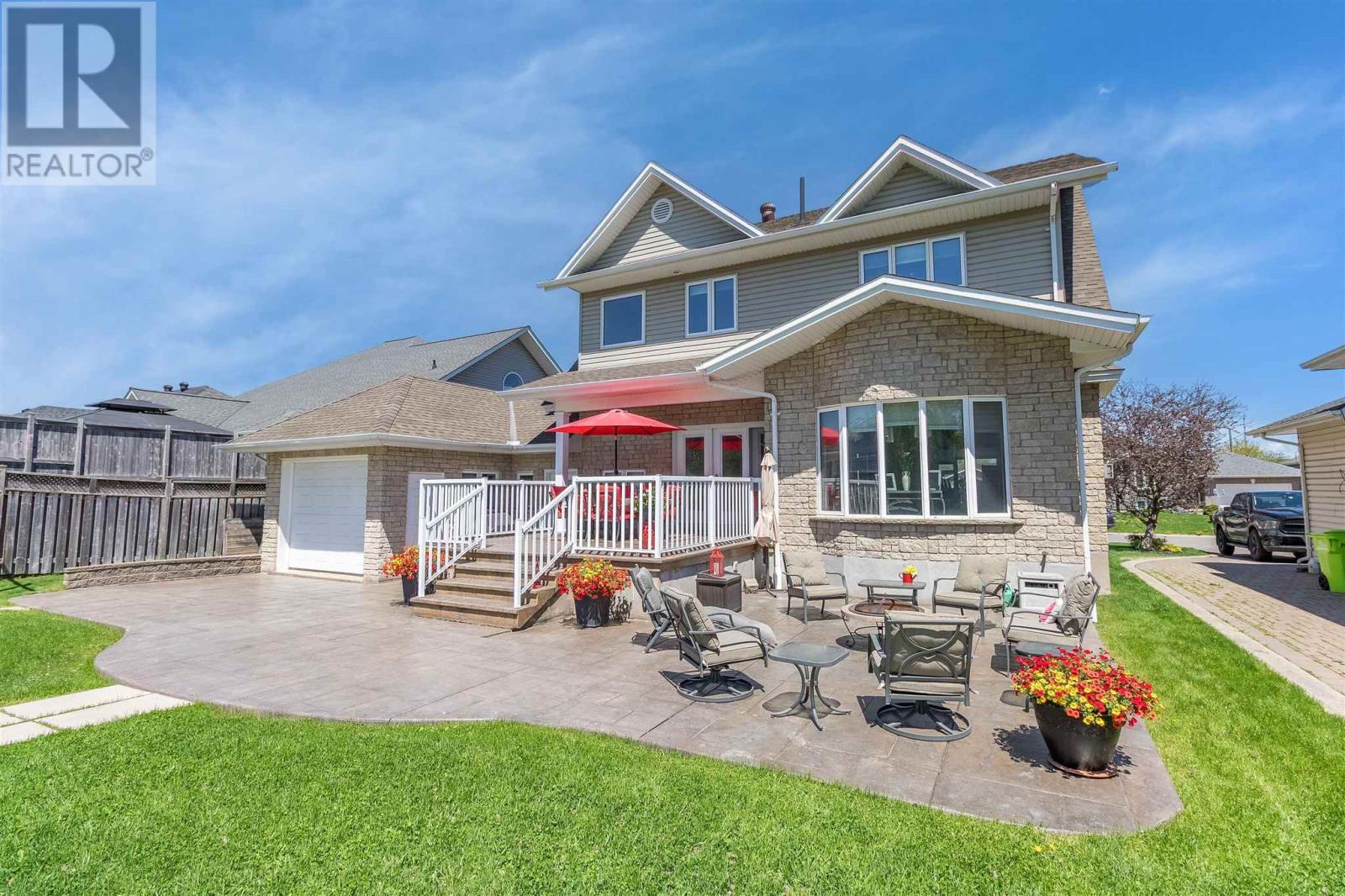 53 Laura ST - 37