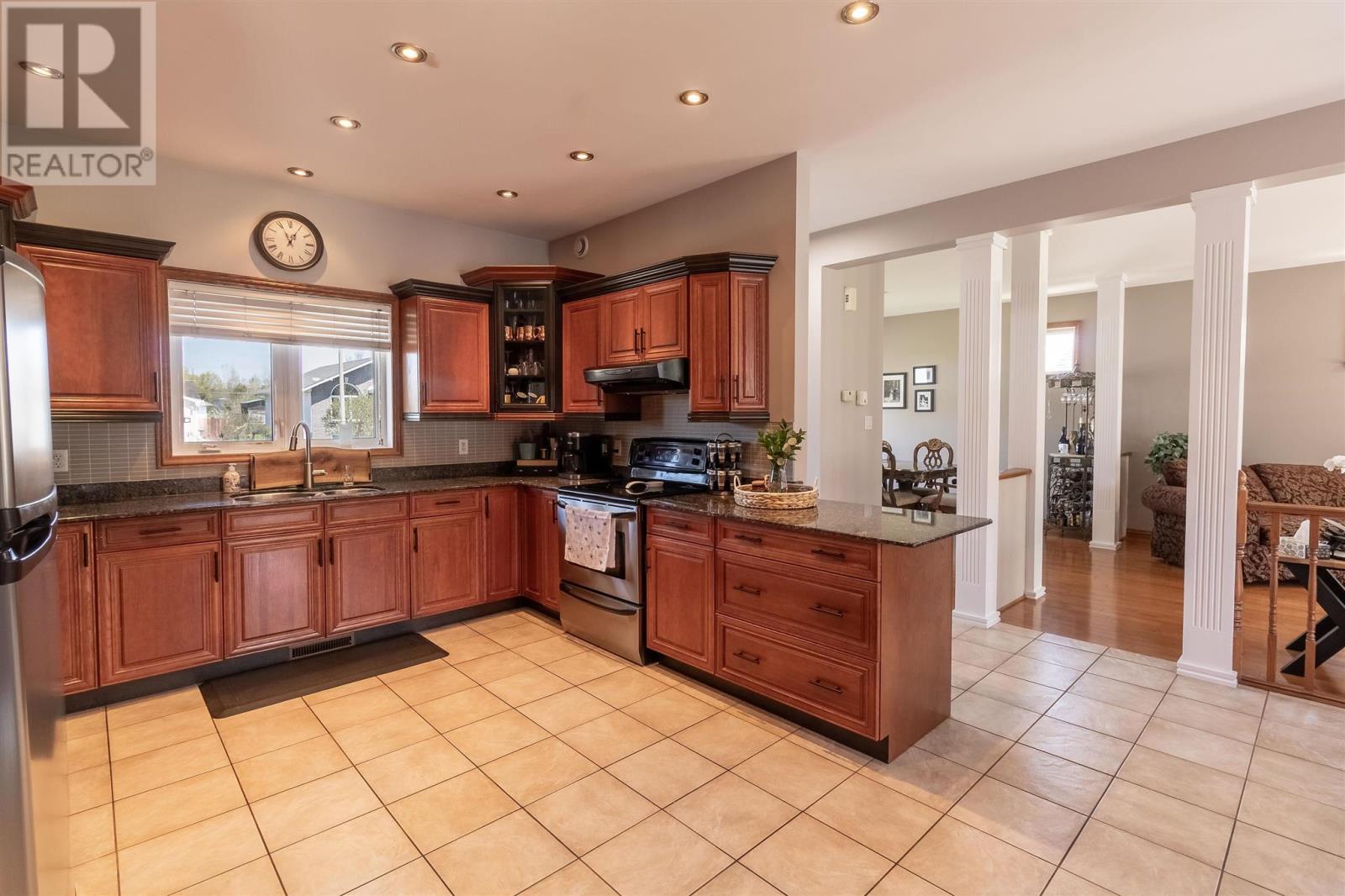 53 Laura ST - 6