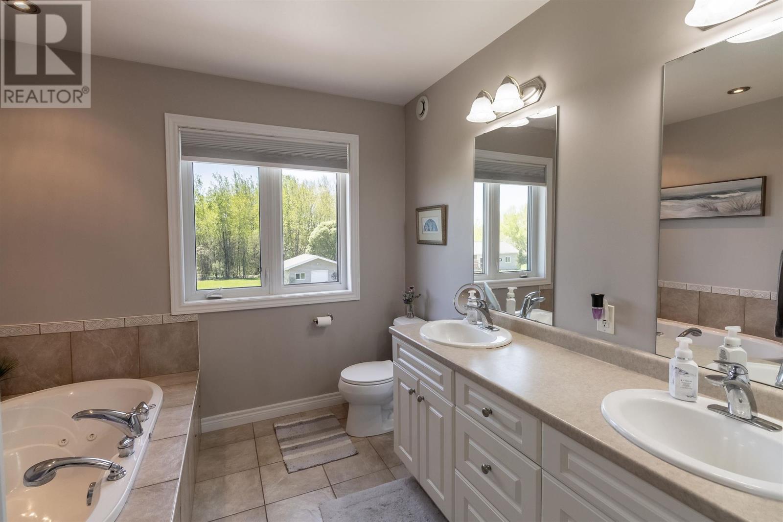 53 Laura ST - 22
