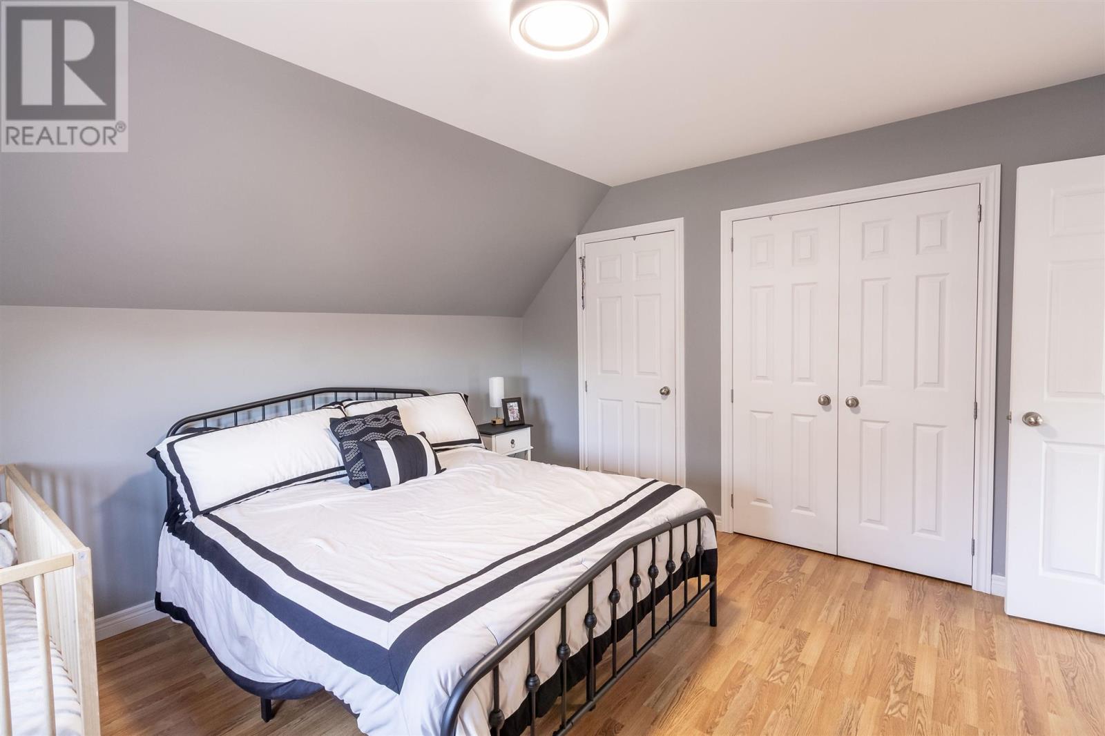 53 Laura ST - 25