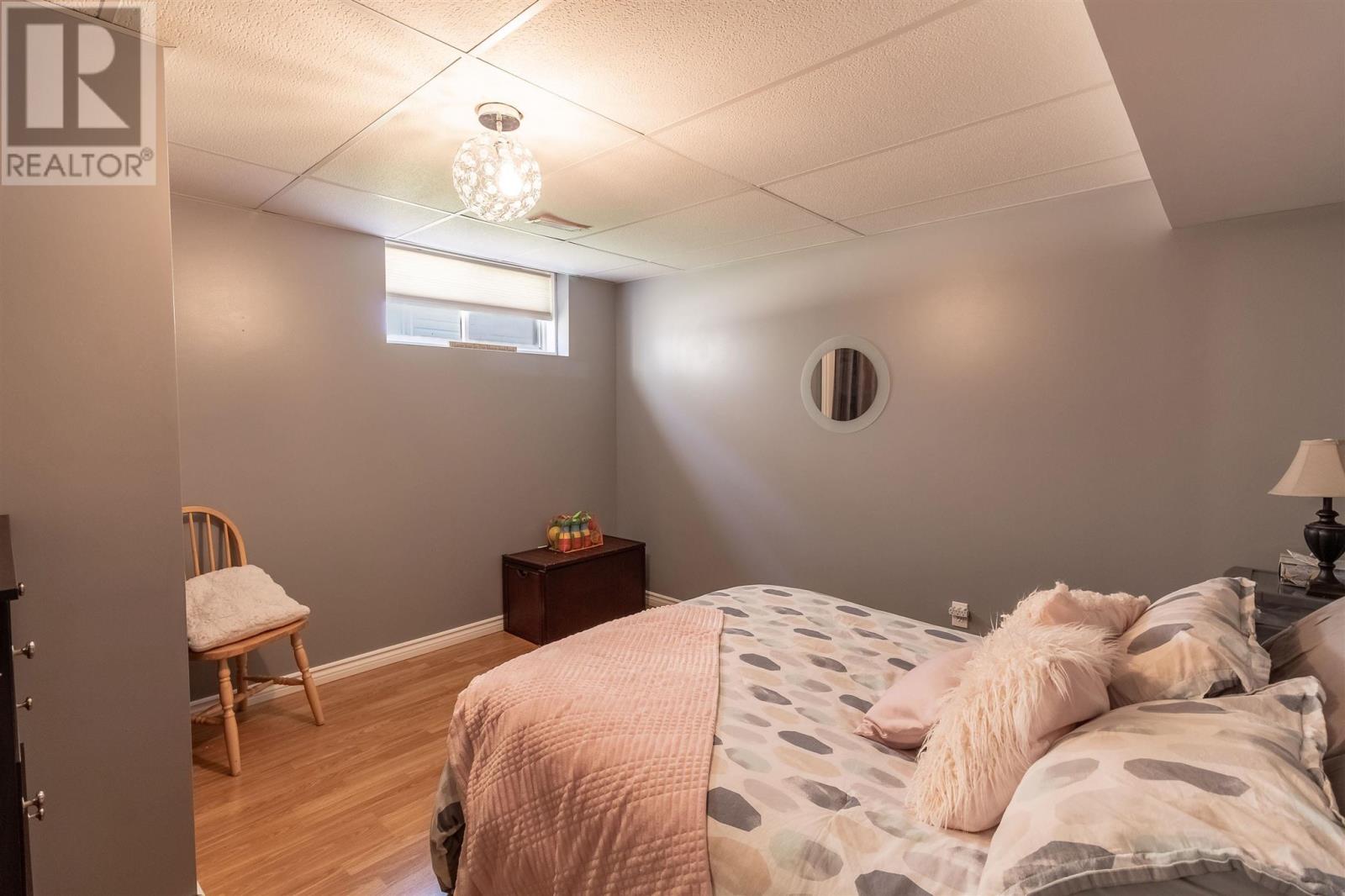 53 Laura ST - 34