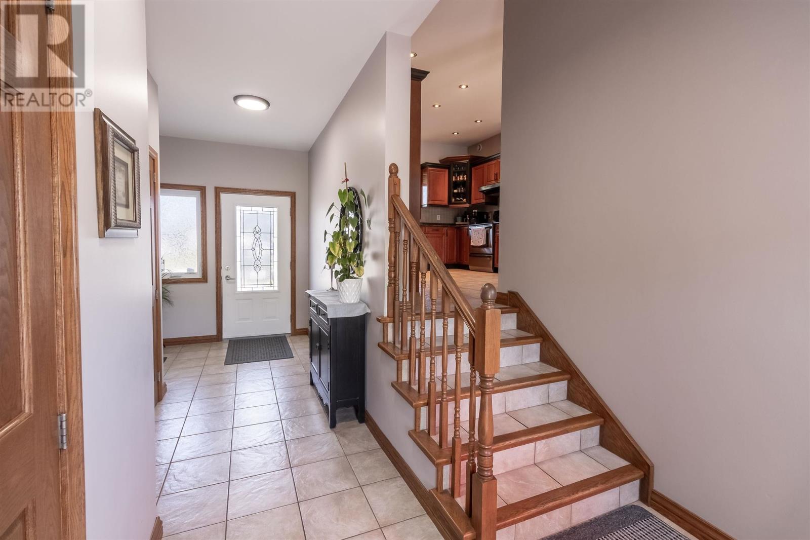 53 Laura ST - 15
