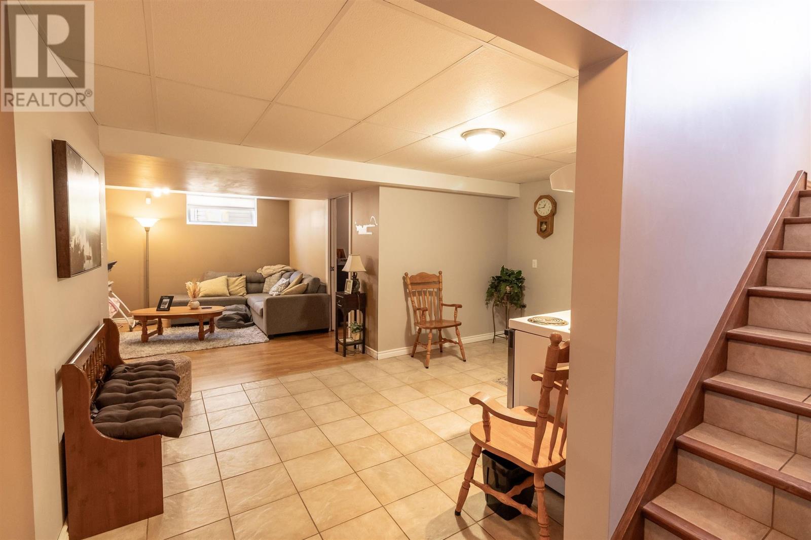 53 Laura ST - 26