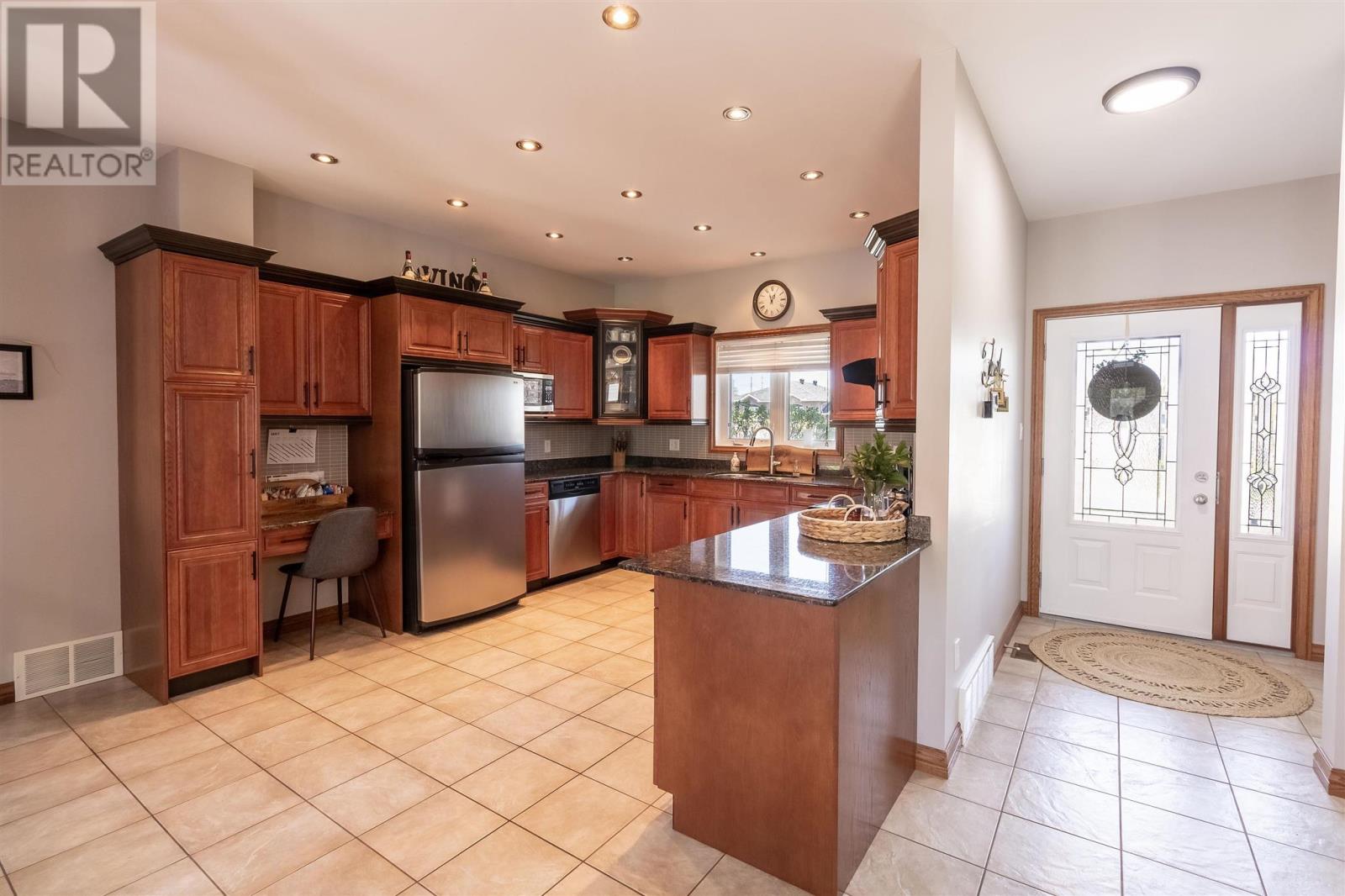 53 Laura ST - 7