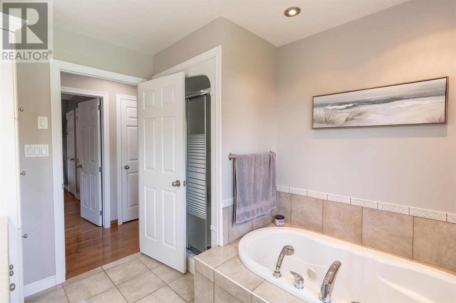 53 Laura ST - 23