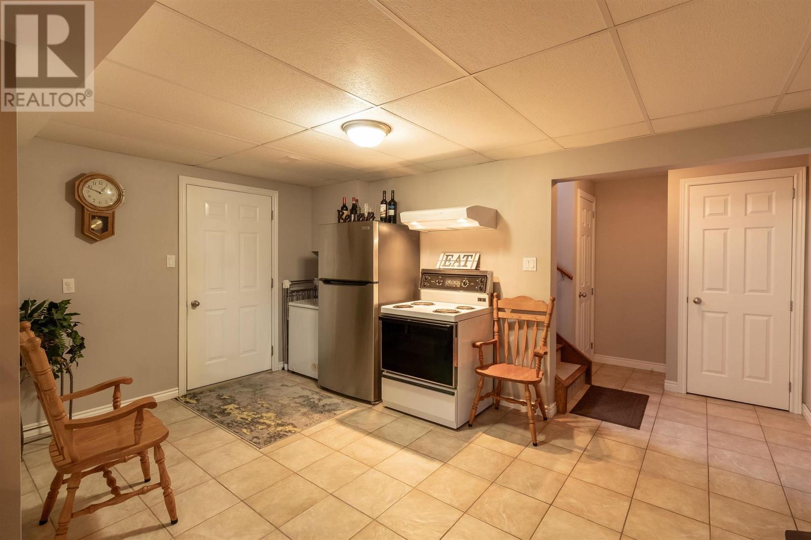 53 Laura ST - 30