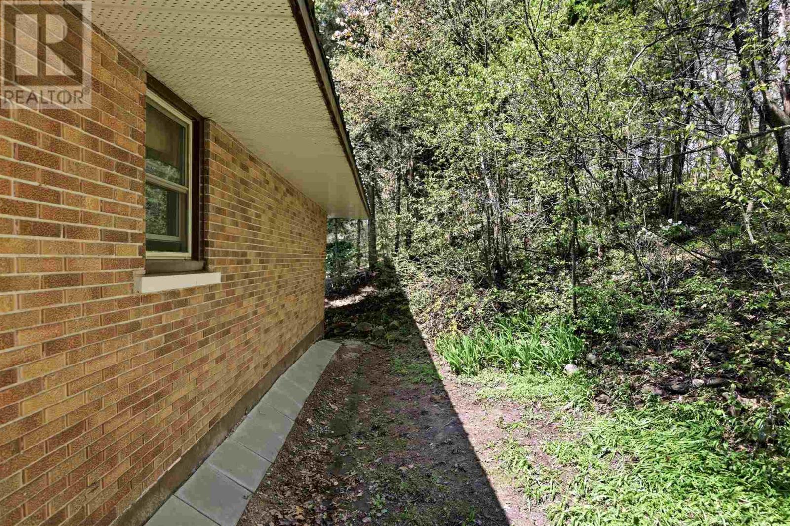 48 Creery AVE - 37
