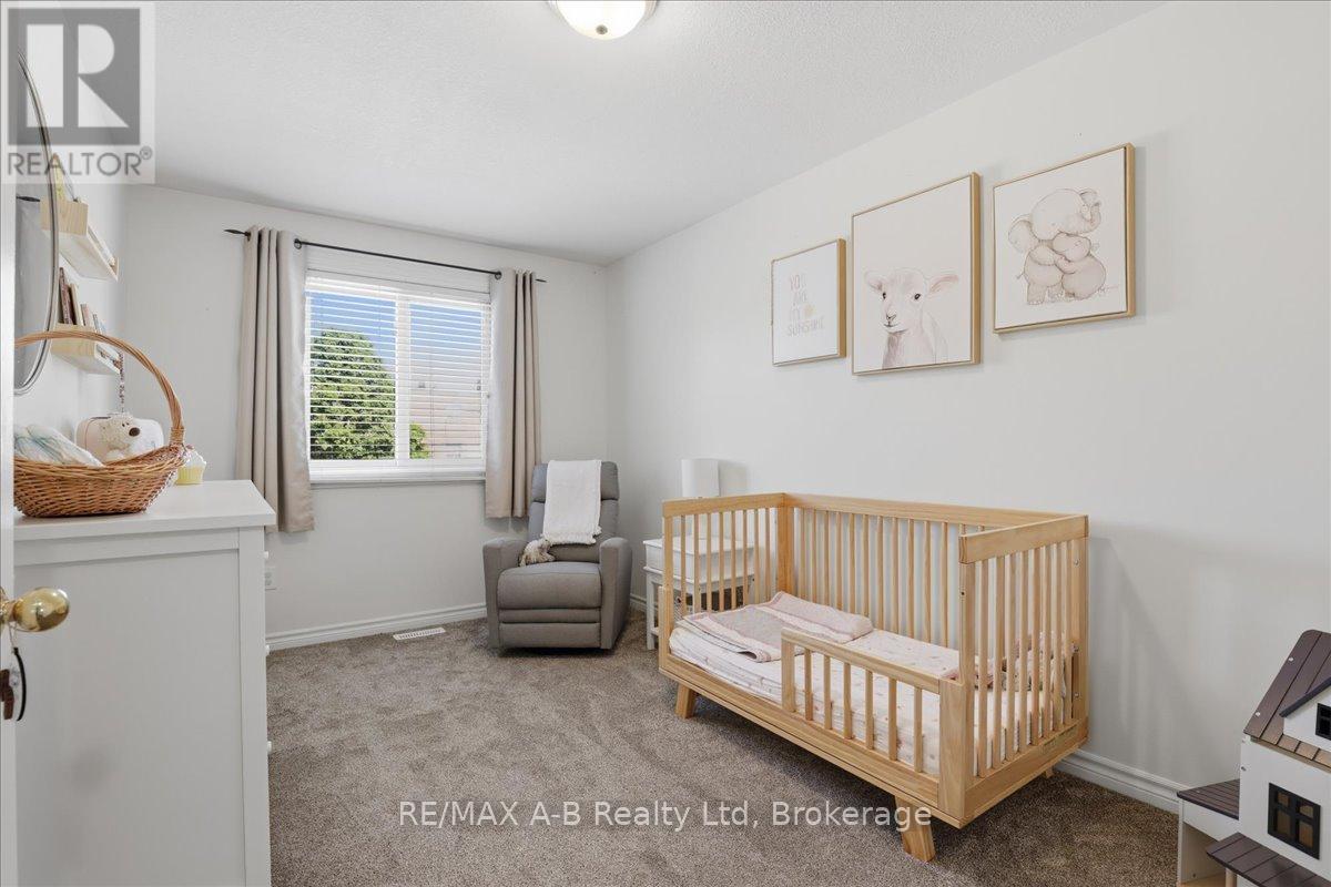528 NELSON STREET W - 24