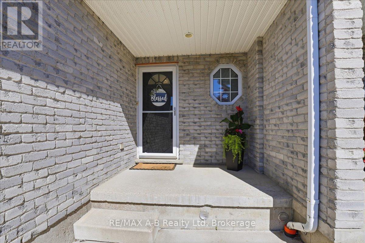 528 NELSON STREET W - 6