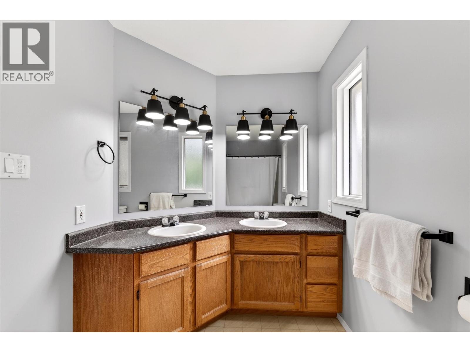 604 Innes Street W - 28