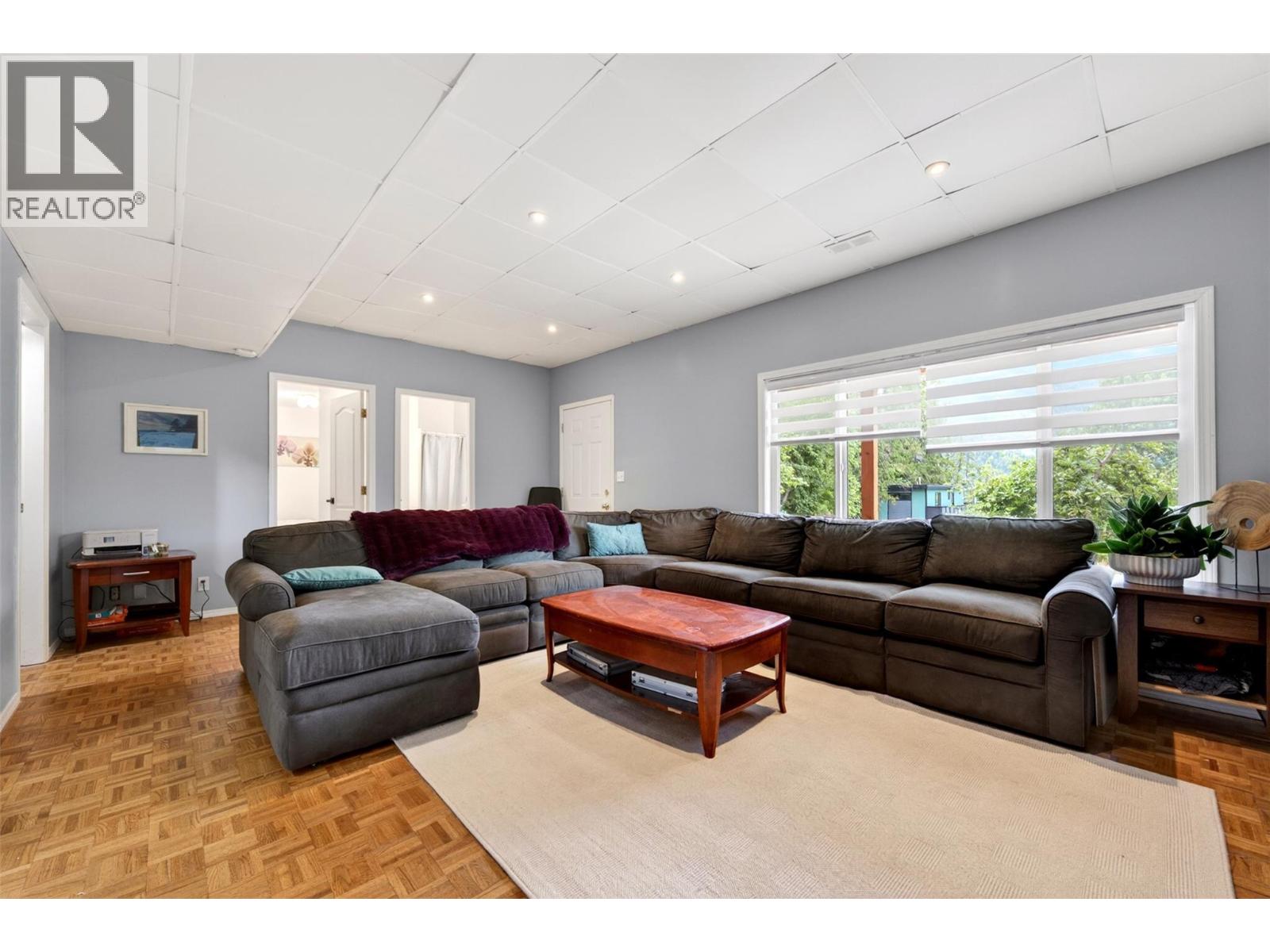 604 Innes Street W - 33