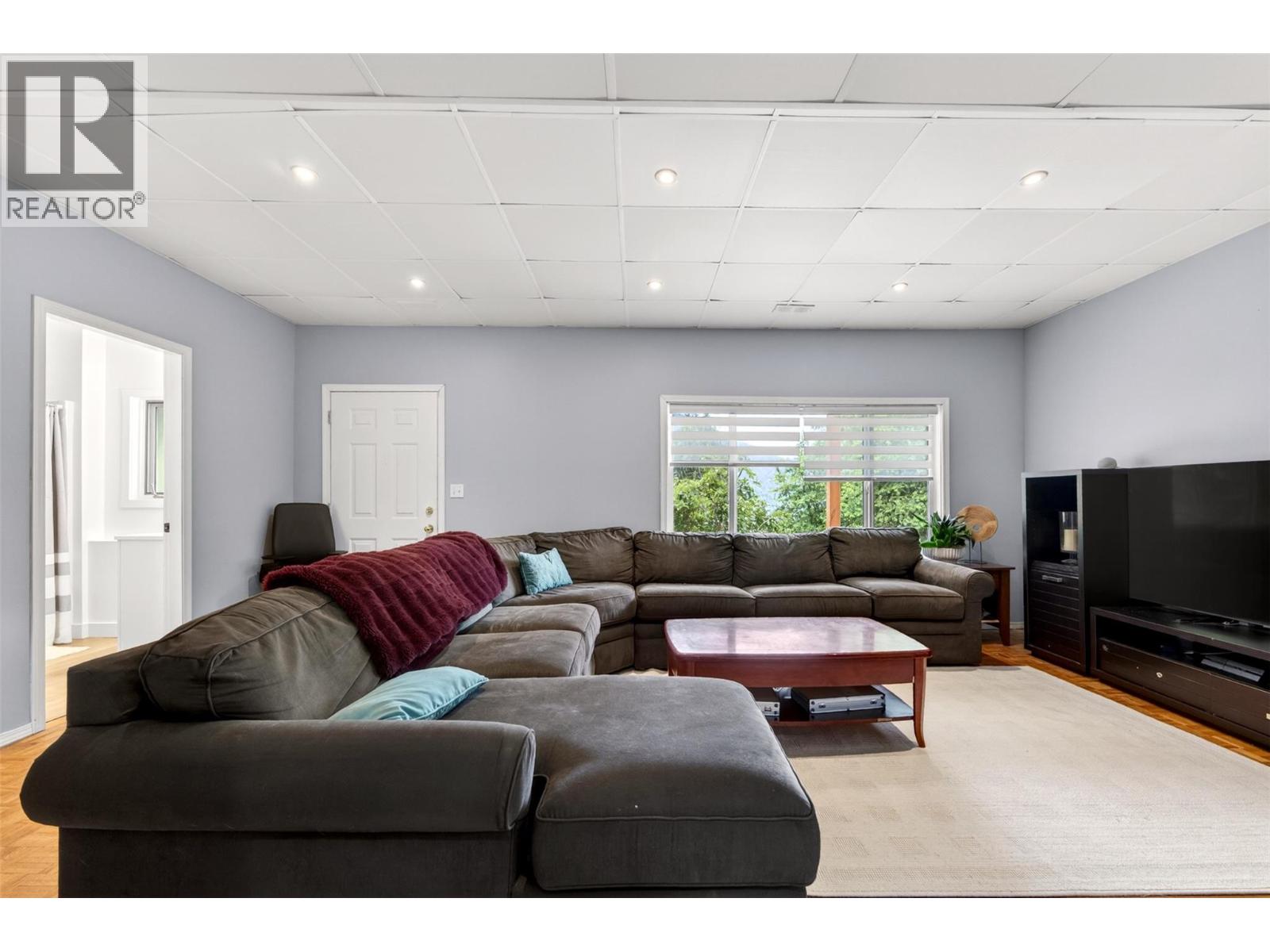 604 Innes Street W - 35