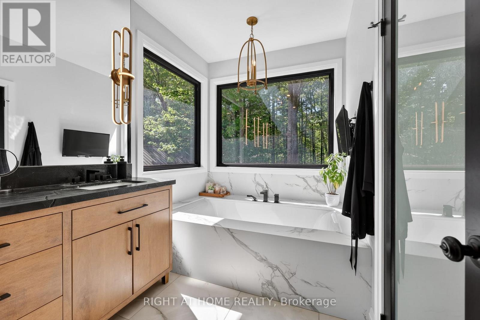 16 WOODLAND HEIGHTS DRIVE - 26