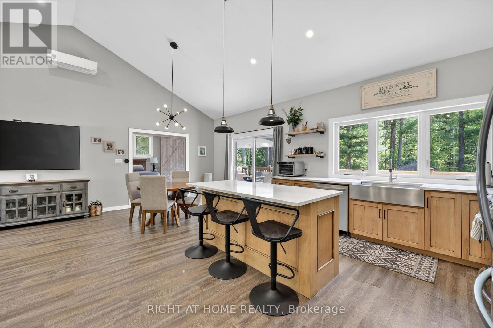 16 WOODLAND HEIGHTS DRIVE - 33