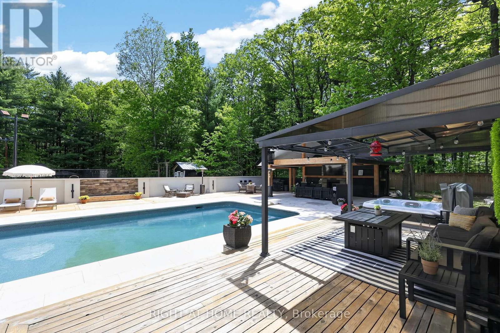 16 WOODLAND HEIGHTS DRIVE - 38