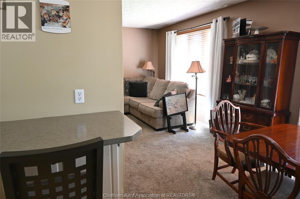 5 Bernard AVENUE East - 11