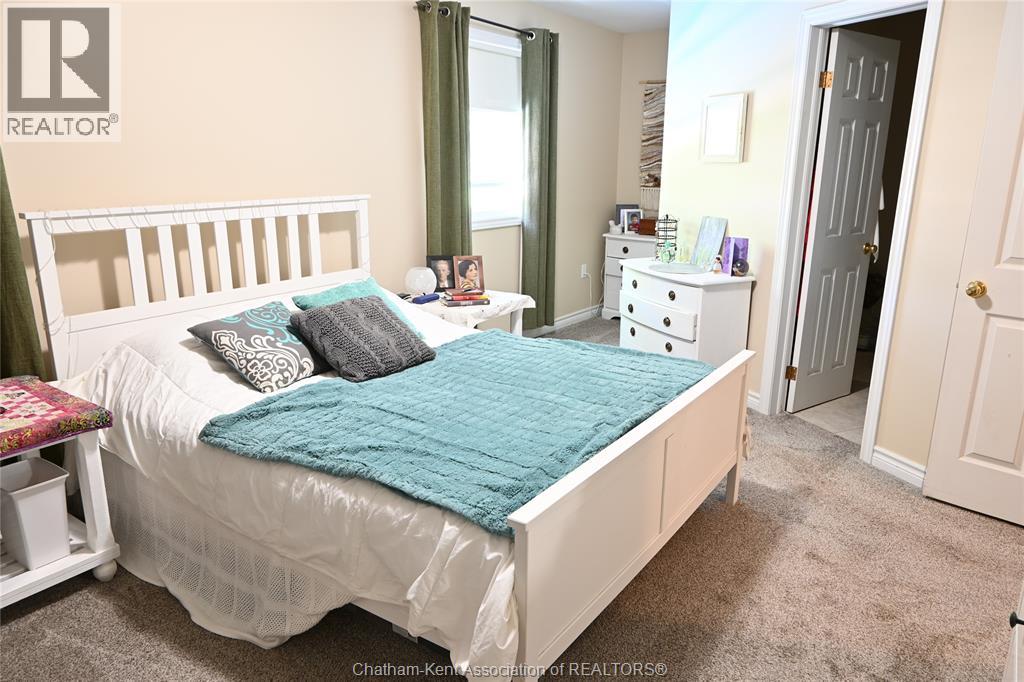 5 Bernard AVENUE East - 12