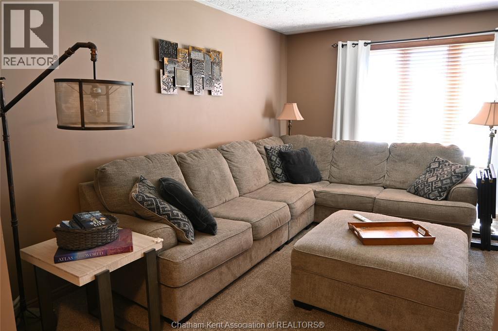 5 Bernard AVENUE East - 3