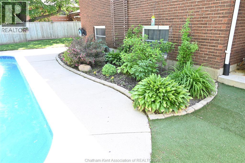 5 Bernard AVENUE East - 30
