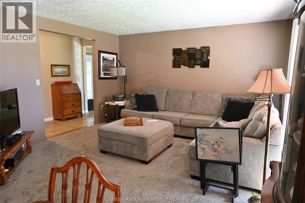 5 Bernard AVENUE East - 4