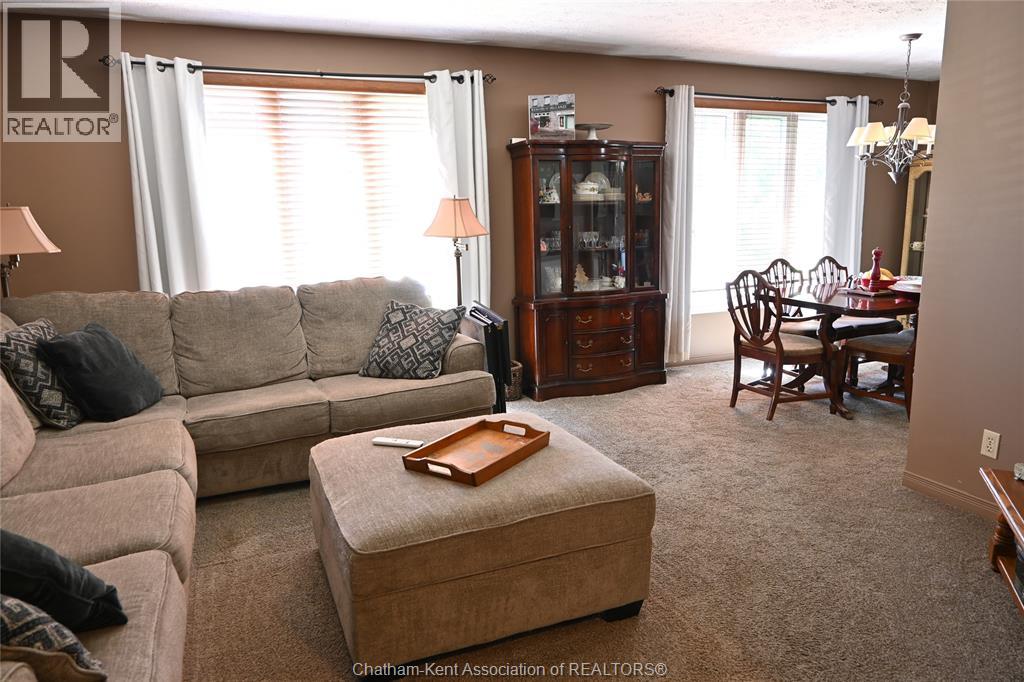5 Bernard AVENUE East - 5