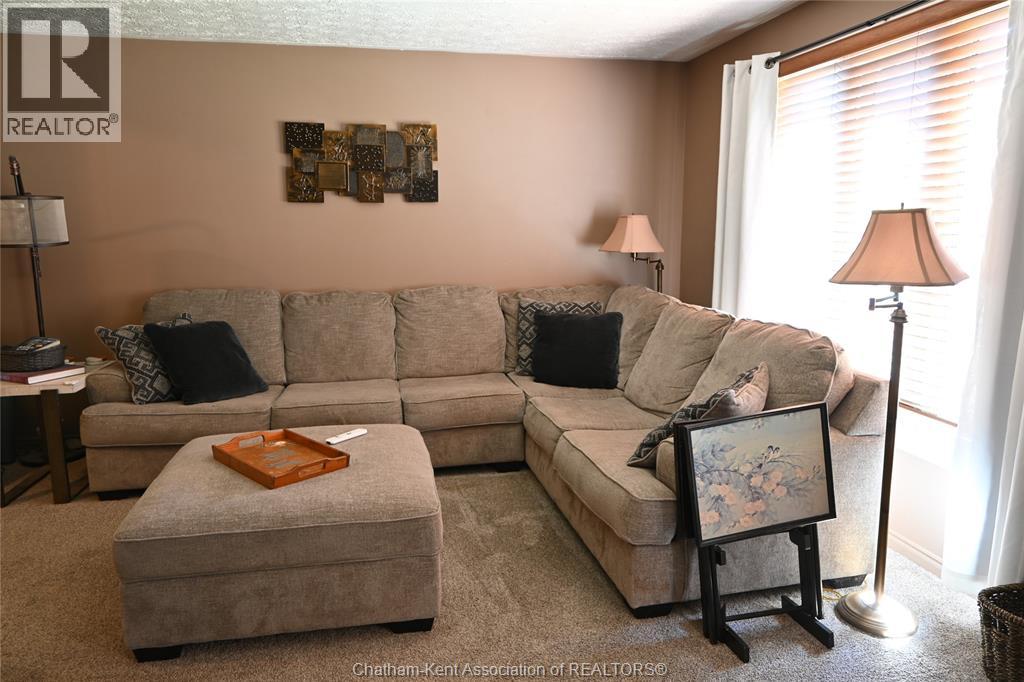 5 Bernard AVENUE East - 6