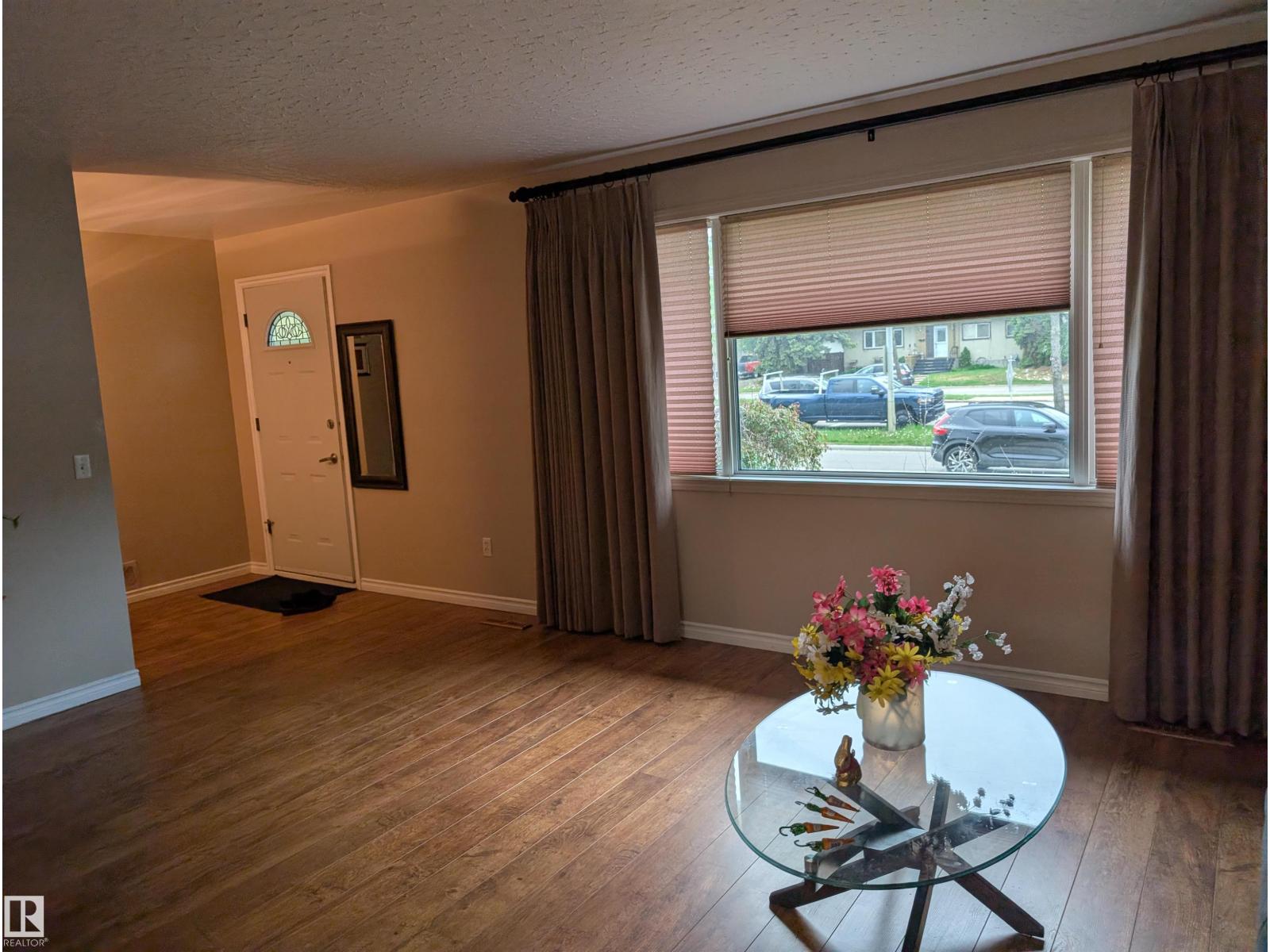 9443 75 ST NW - 16
