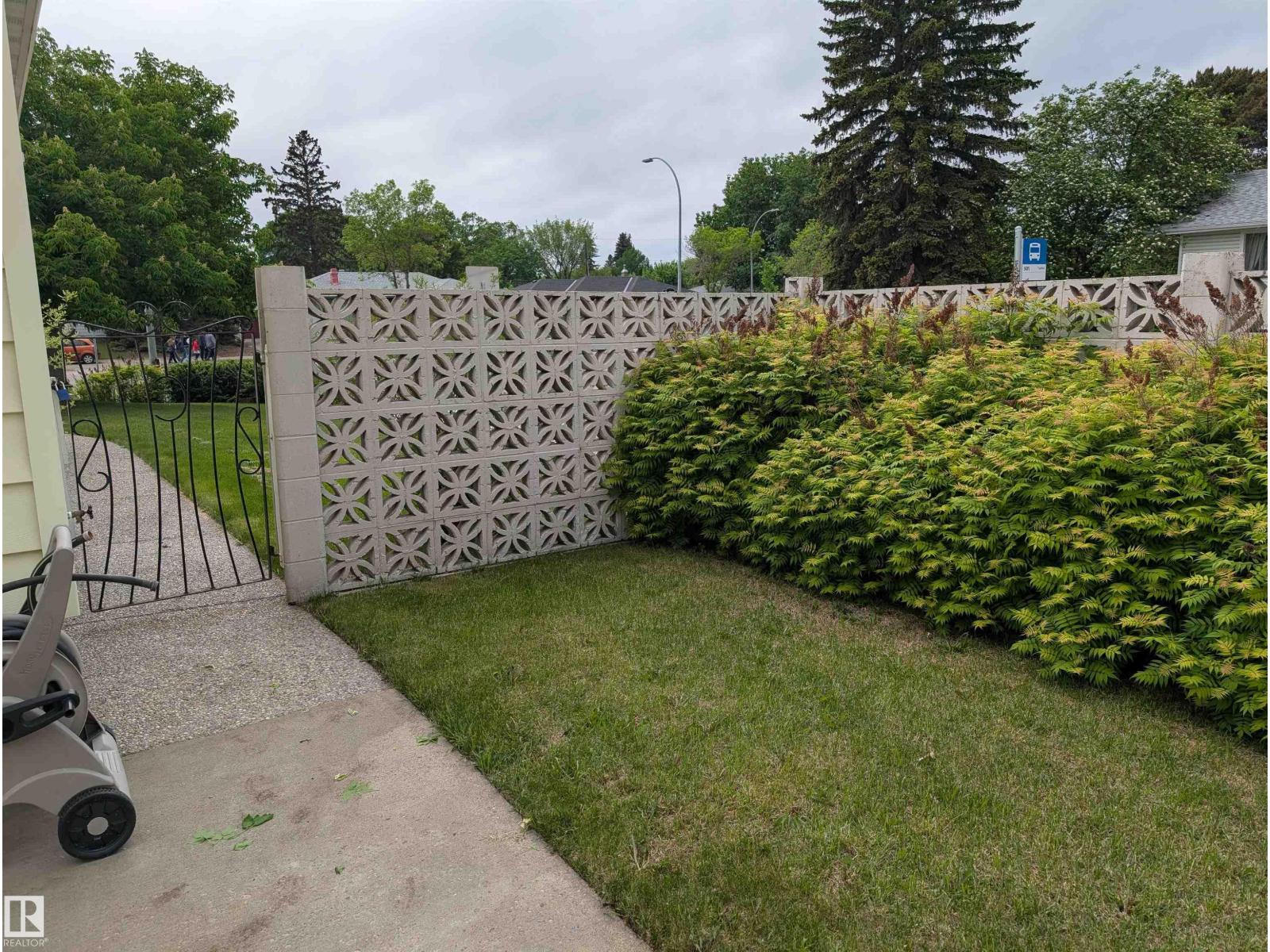 9443 75 ST NW - 17