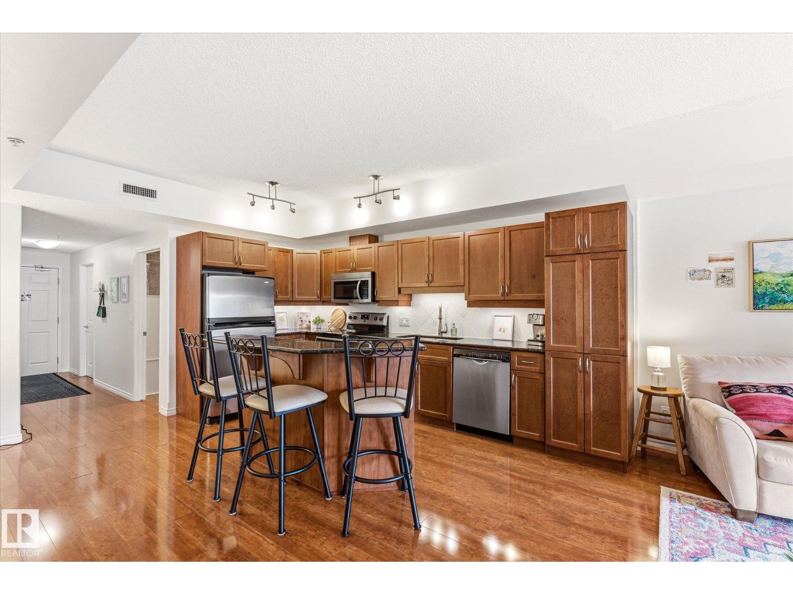 #507 10303 111 ST NW - 4