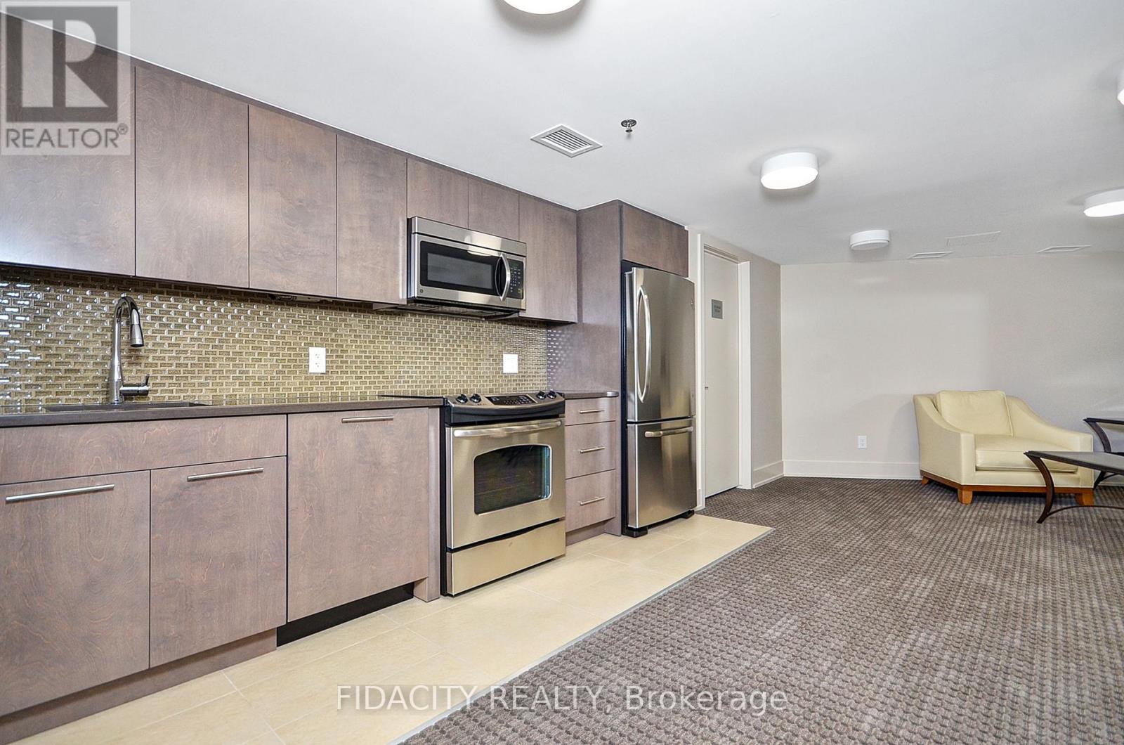 #609 108 RICHMOND ROAD - 21