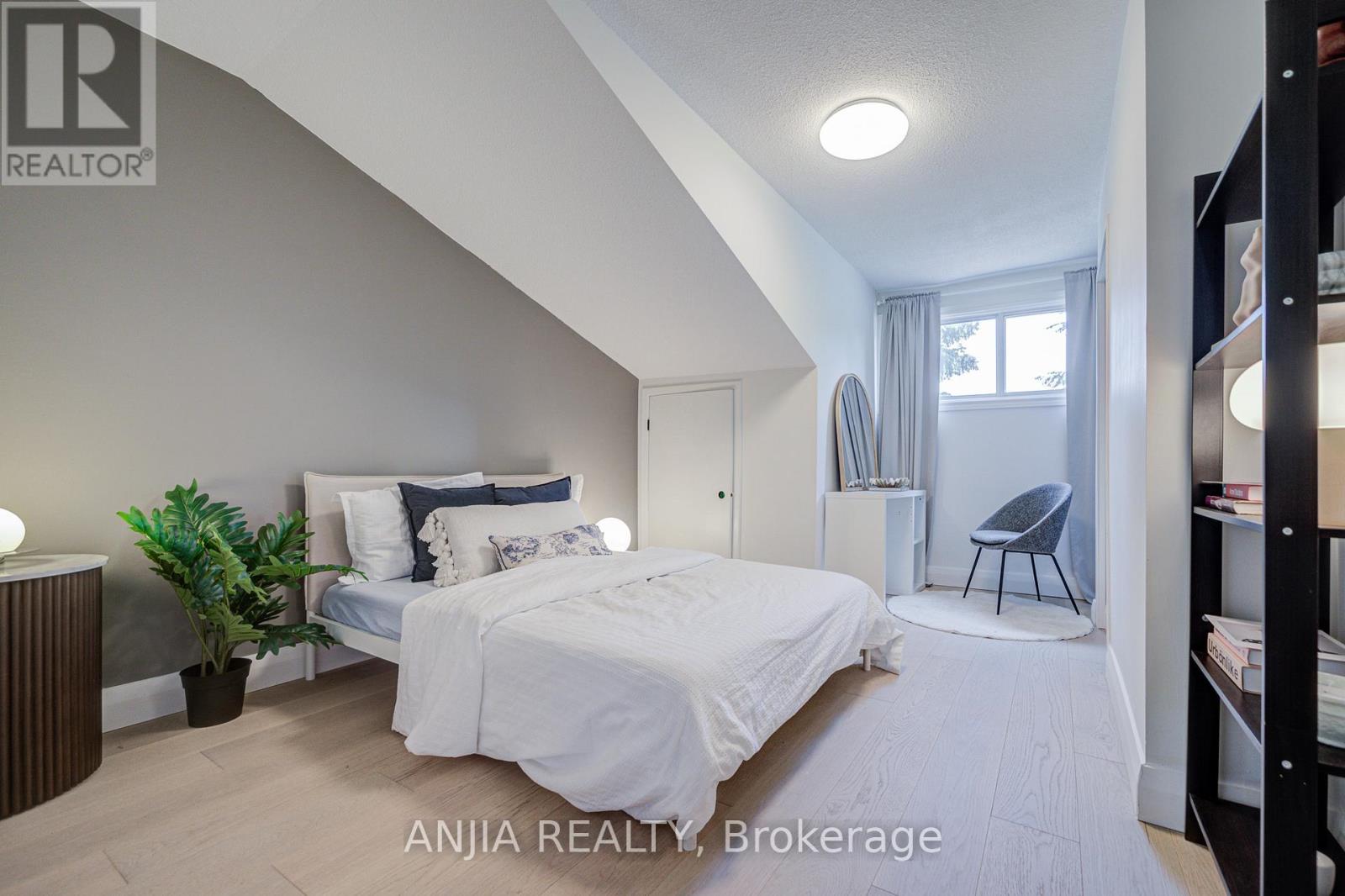 272 MCNICOLL AVENUE - 27