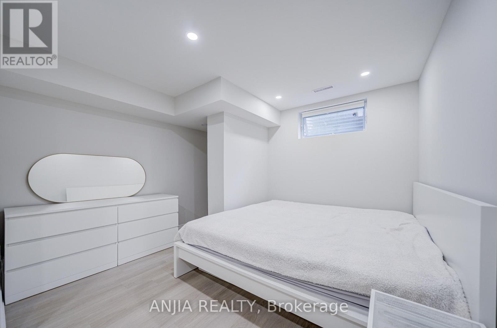272 MCNICOLL AVENUE - 37