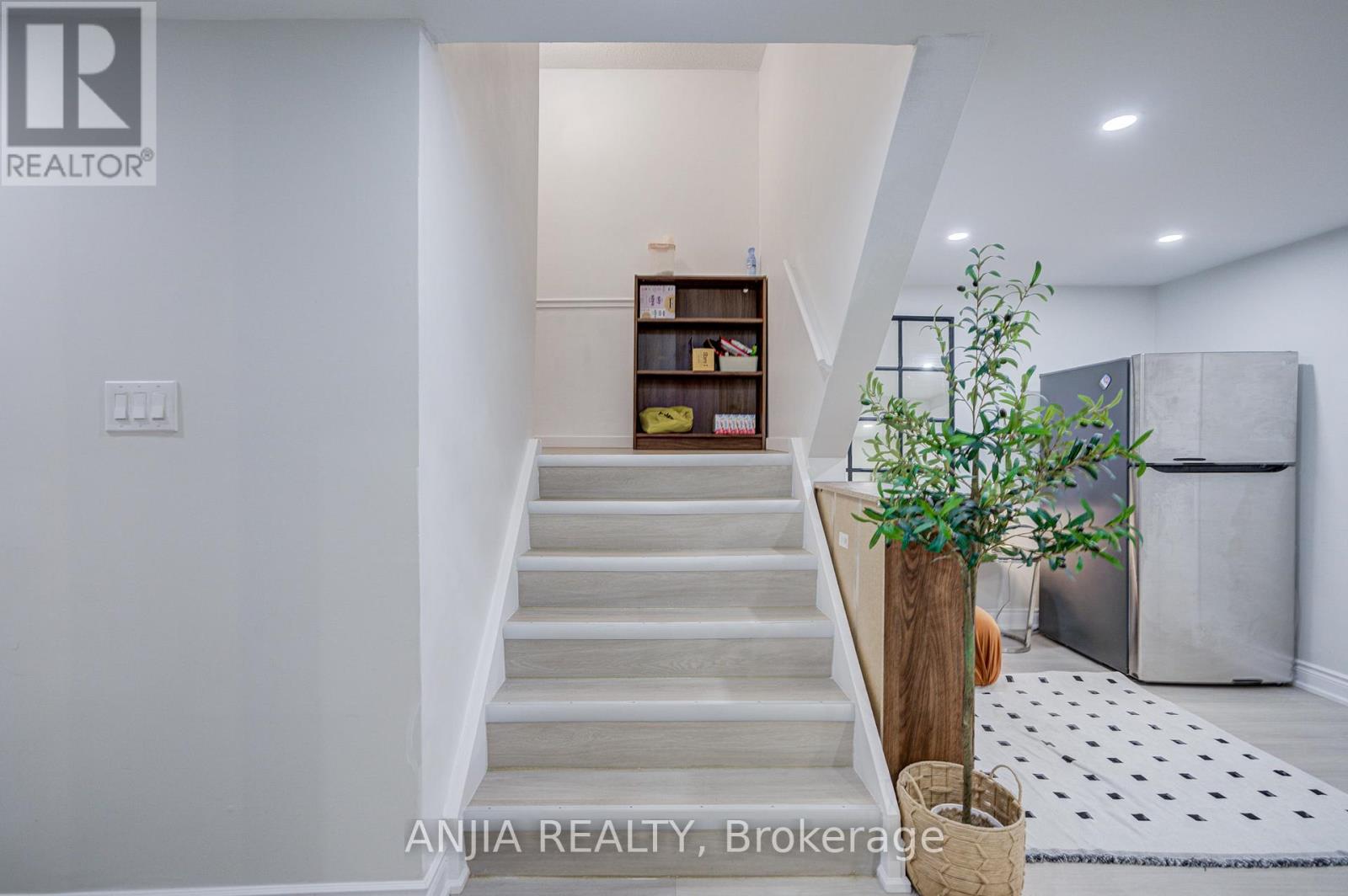 272 MCNICOLL AVENUE - 43