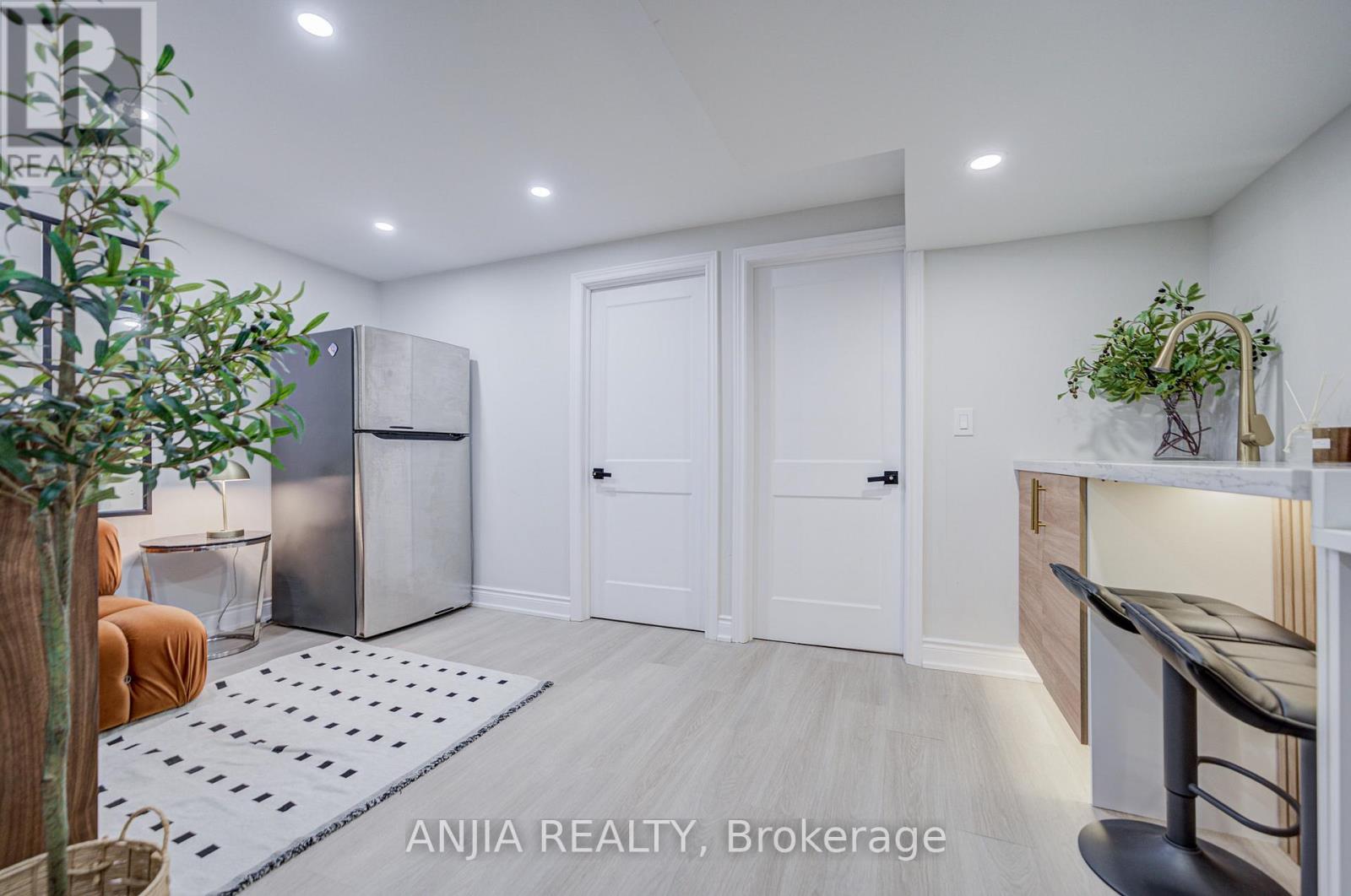272 MCNICOLL AVENUE - 44