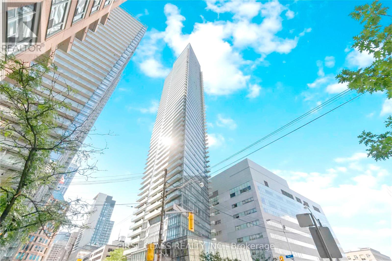 Listing photo of 505 - 832 BAY STREET