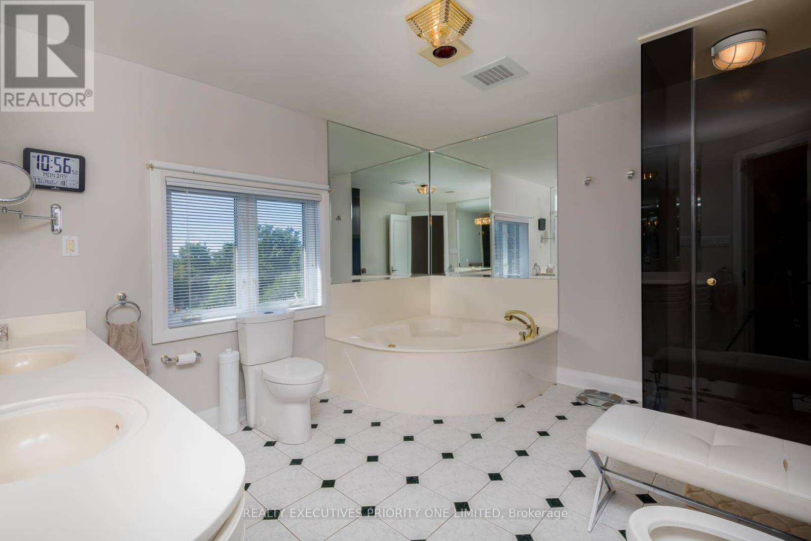 67 STOCKDALE CRESCENT - 26