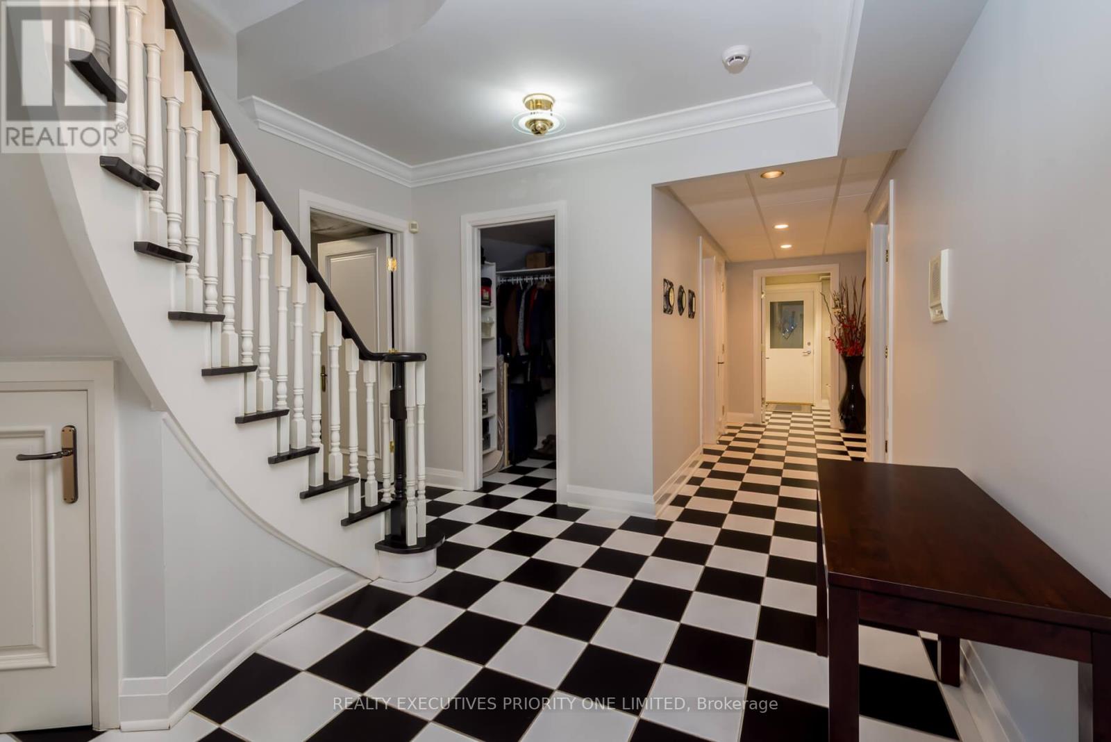67 STOCKDALE CRESCENT - 39