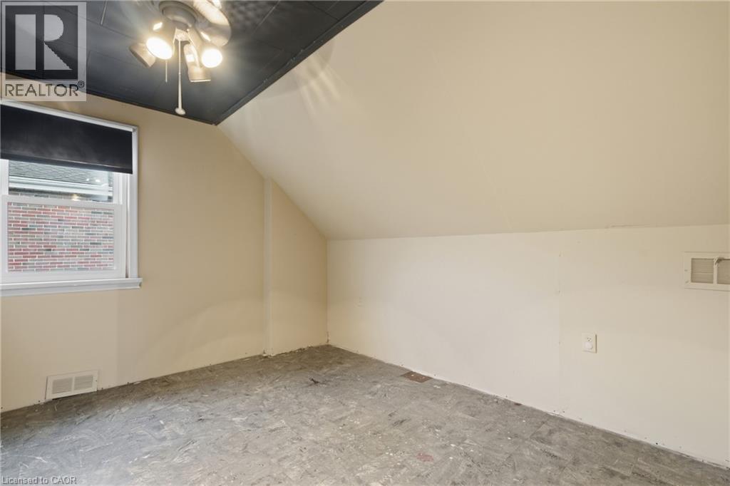 549 WEBER Street E - 21