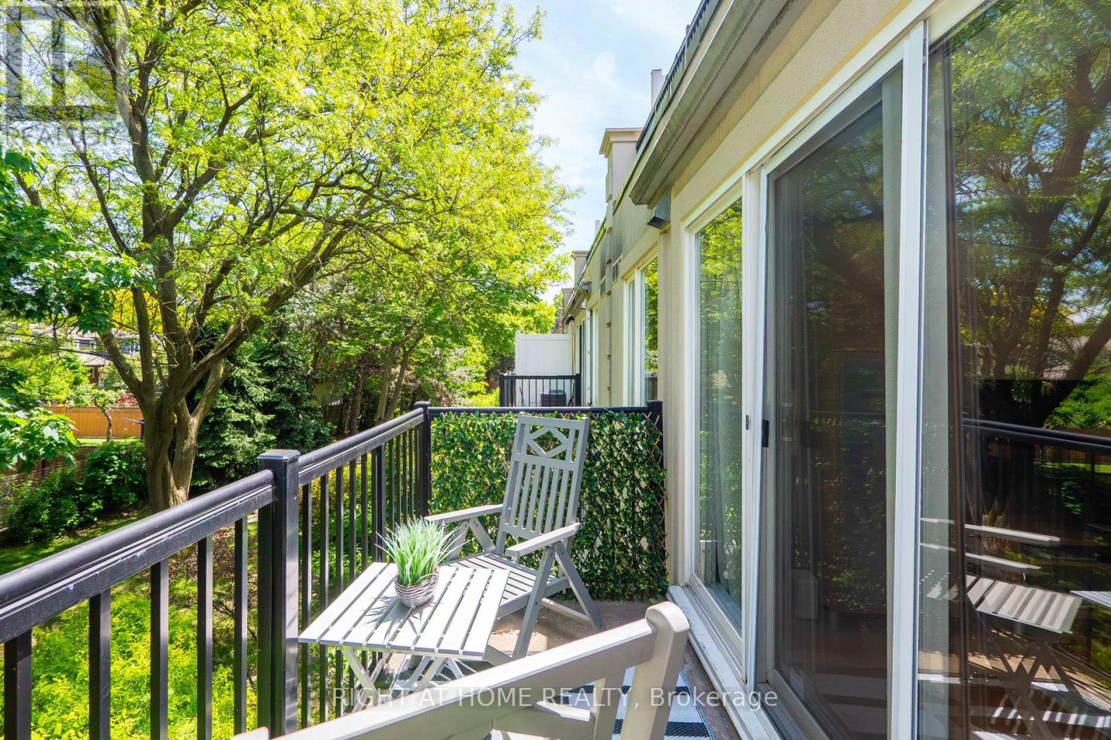 #2151 105 GEORGE APPLETON WAY - 26