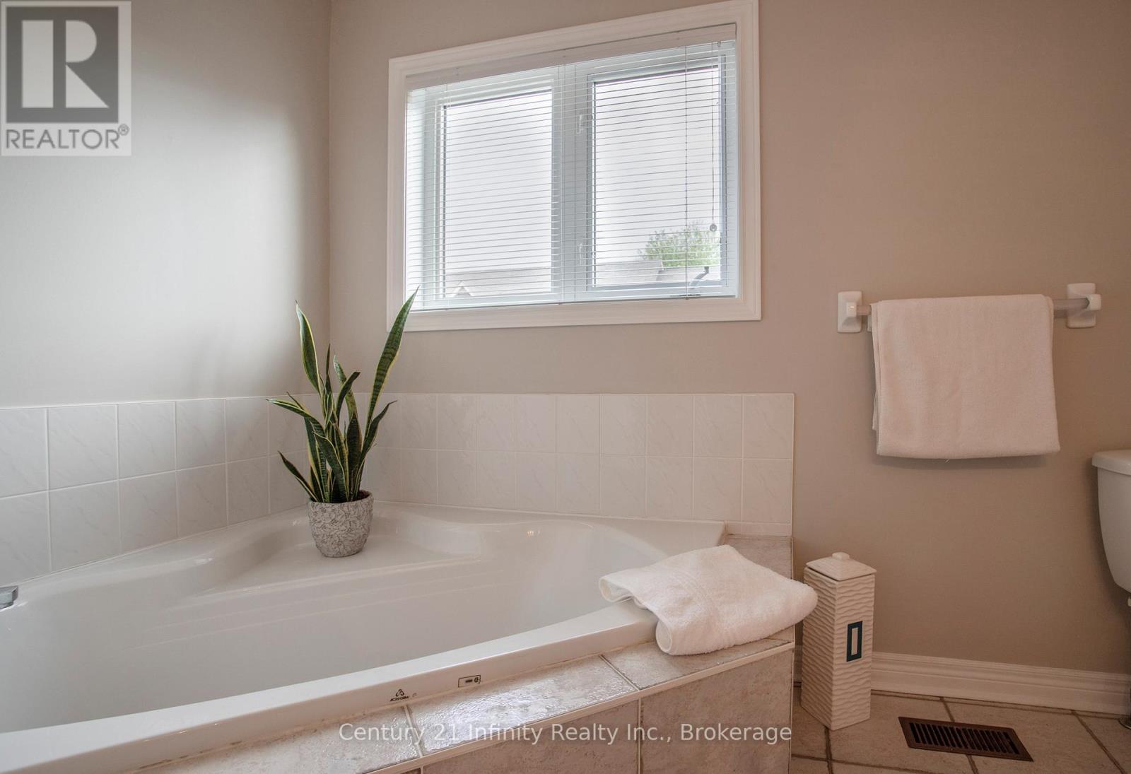 1000 RIVERVIEW CRESCENT - 31