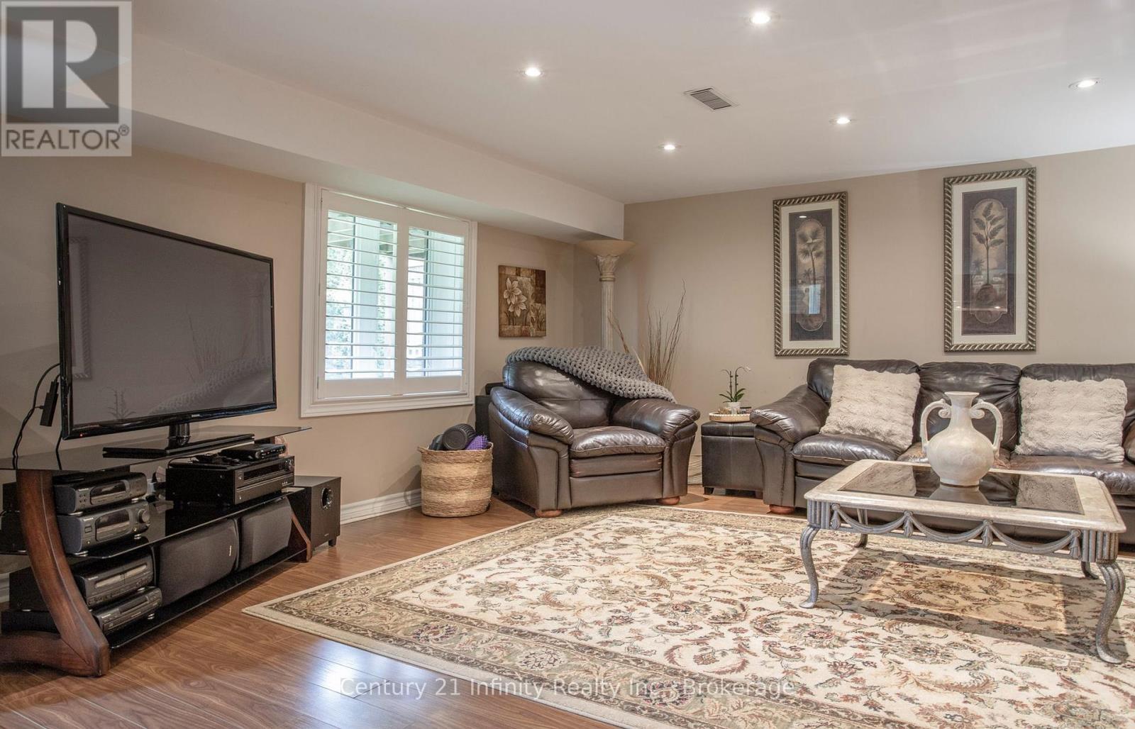1000 RIVERVIEW CRESCENT - 38