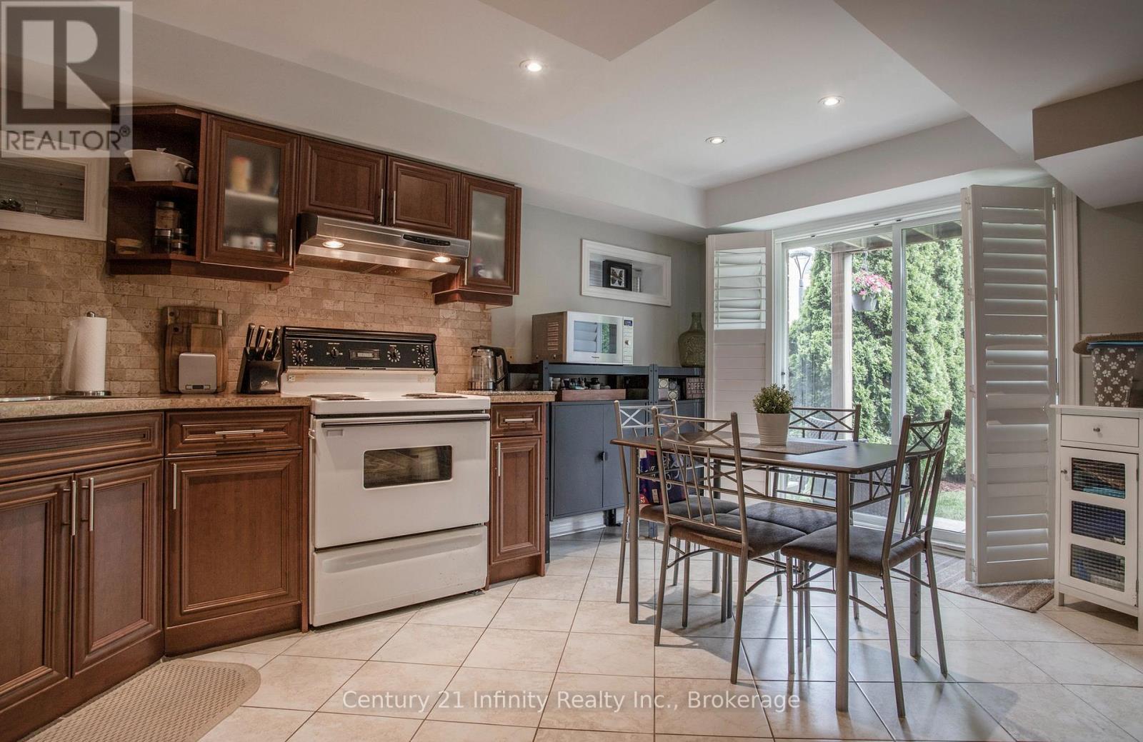 1000 RIVERVIEW CRESCENT - 40