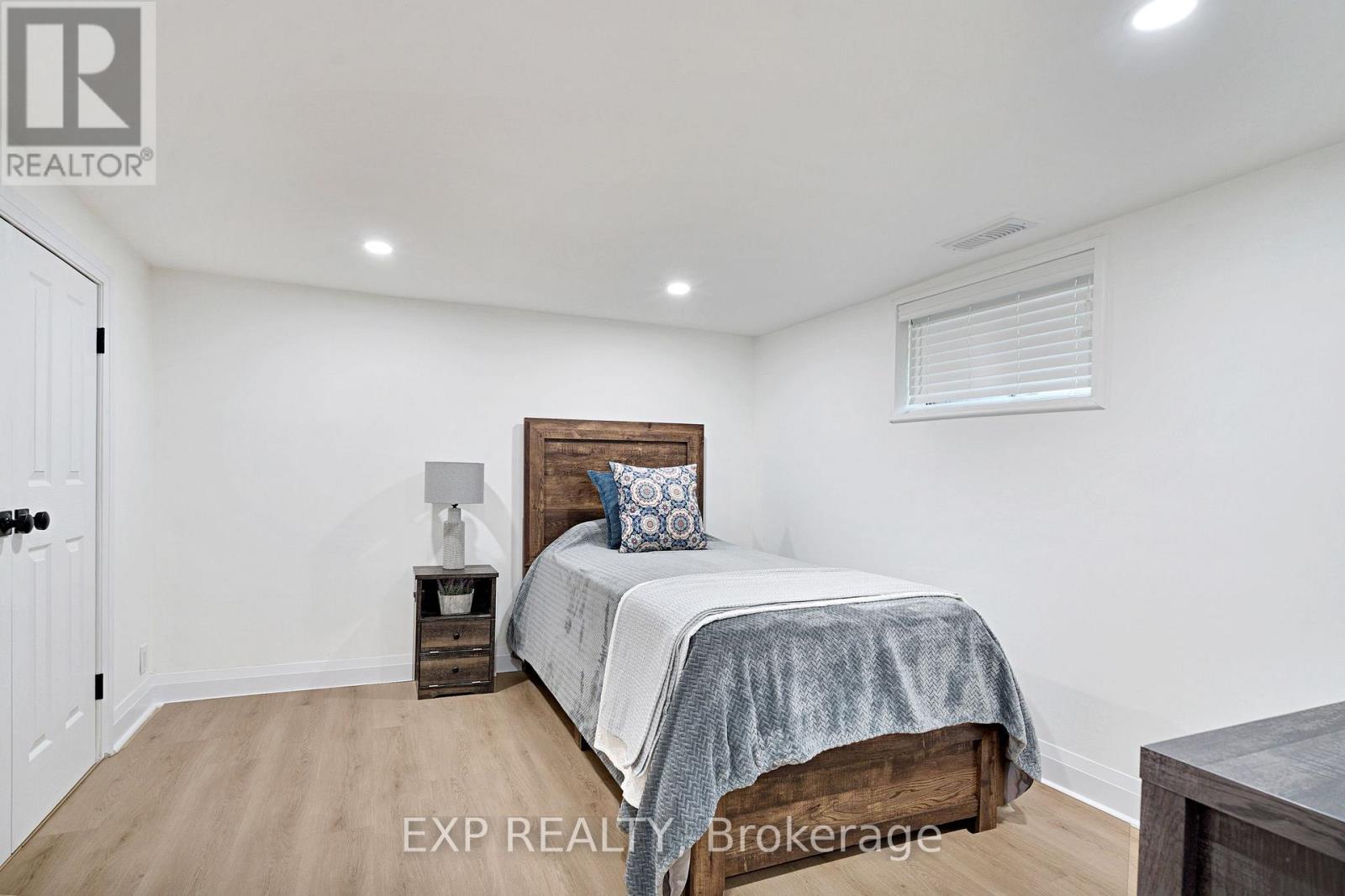 79 HEATHER PLACE - 32