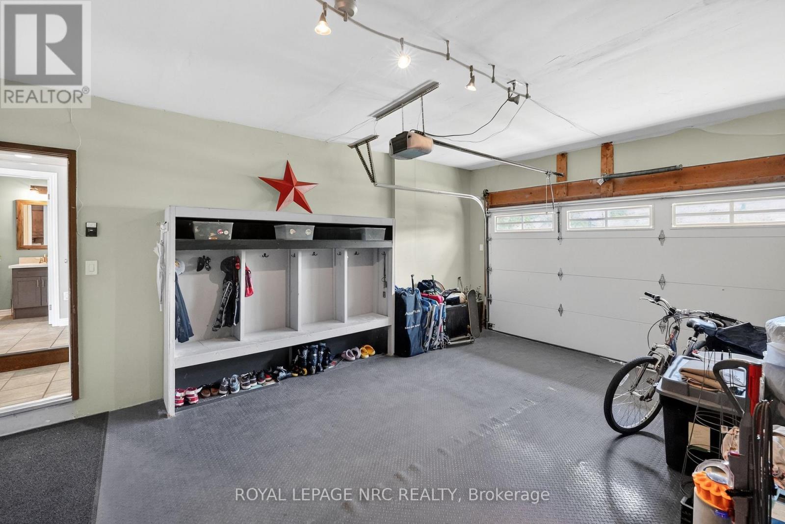 4 BOLGER DRIVE - 26