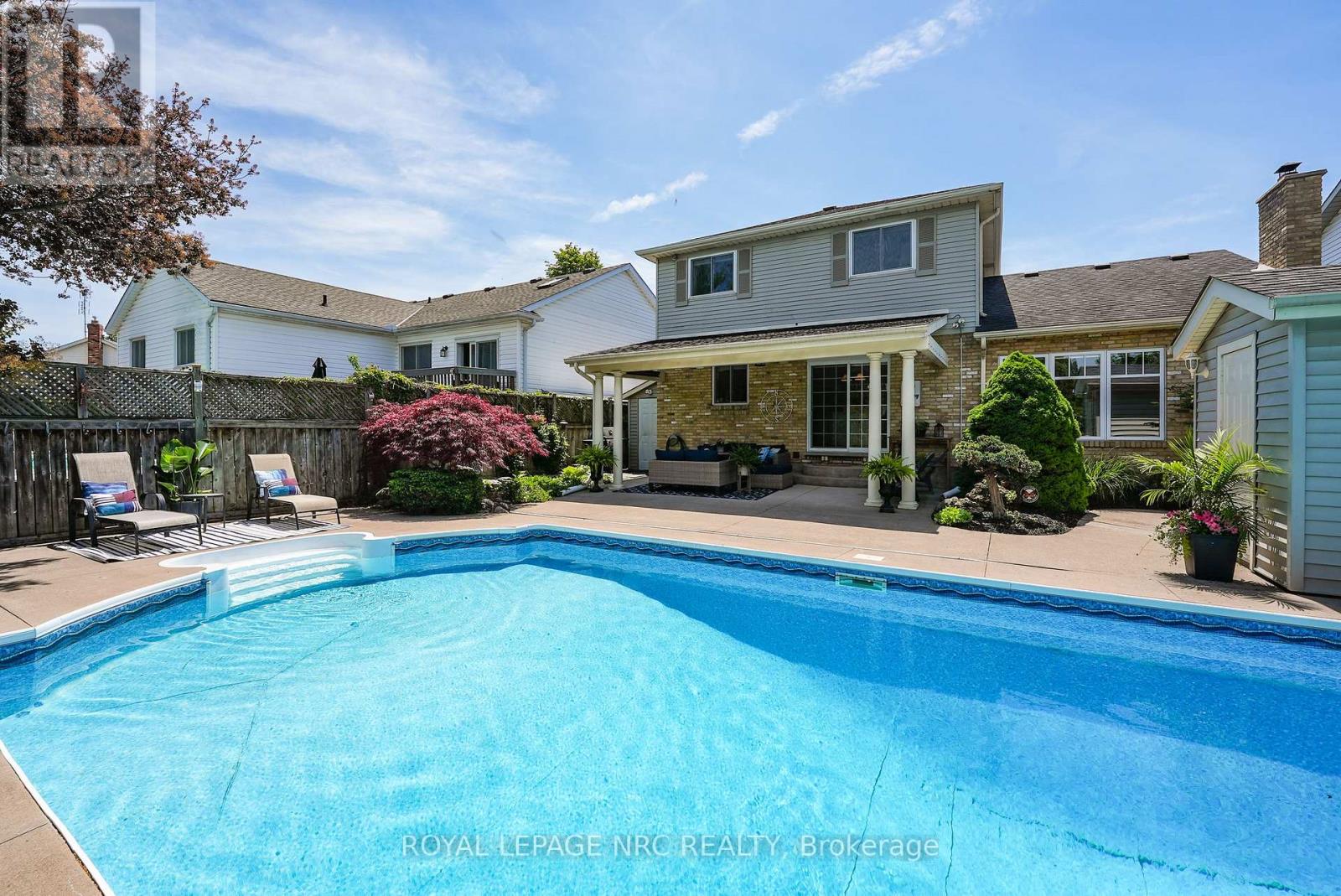 4 BOLGER DRIVE - 32