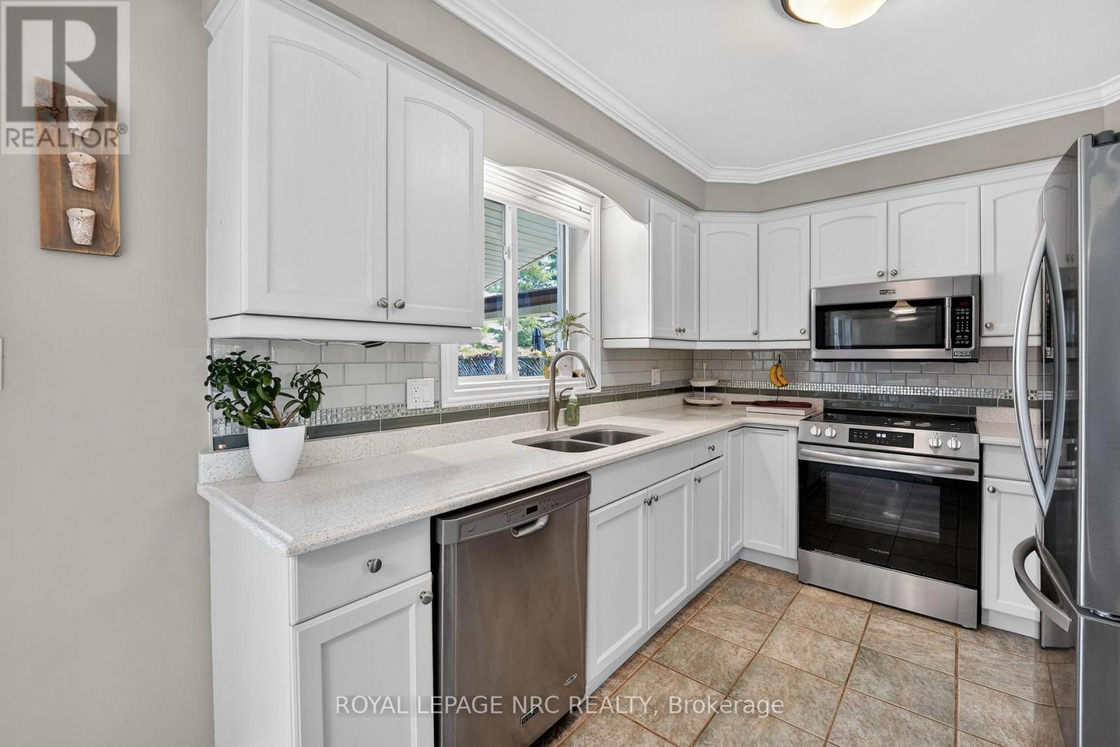 4 BOLGER DRIVE - 8