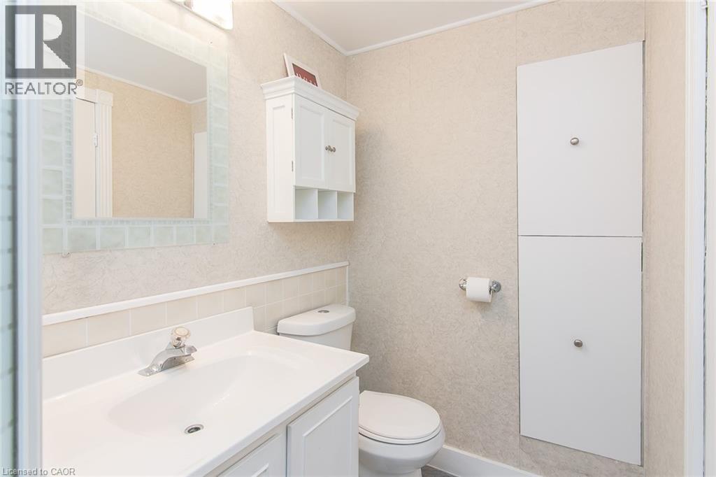34 BLACKHORNE Crescent - 36