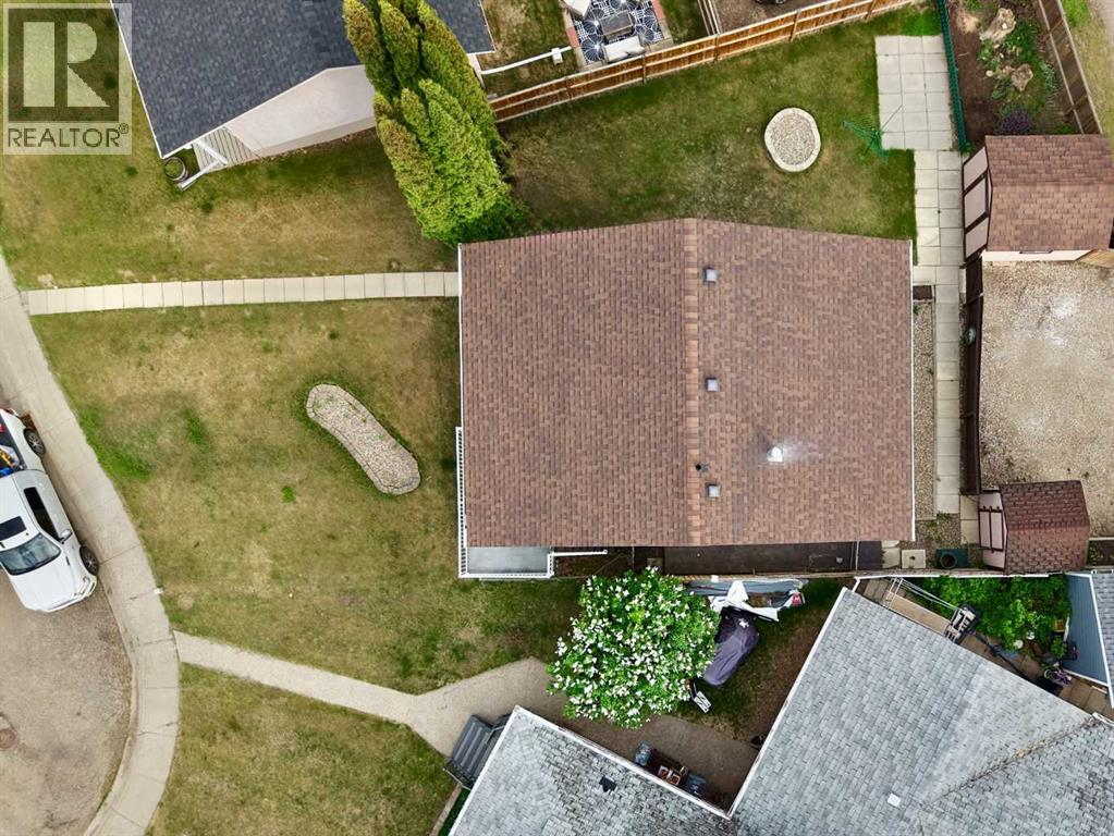 9805 75 Avenue - photo 2