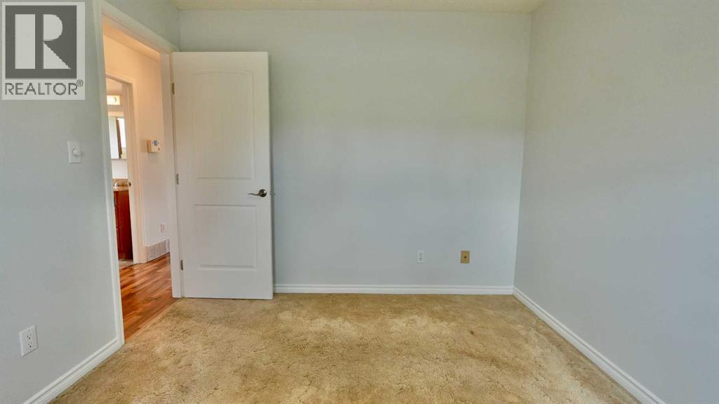 9805 75 Avenue — photo 30