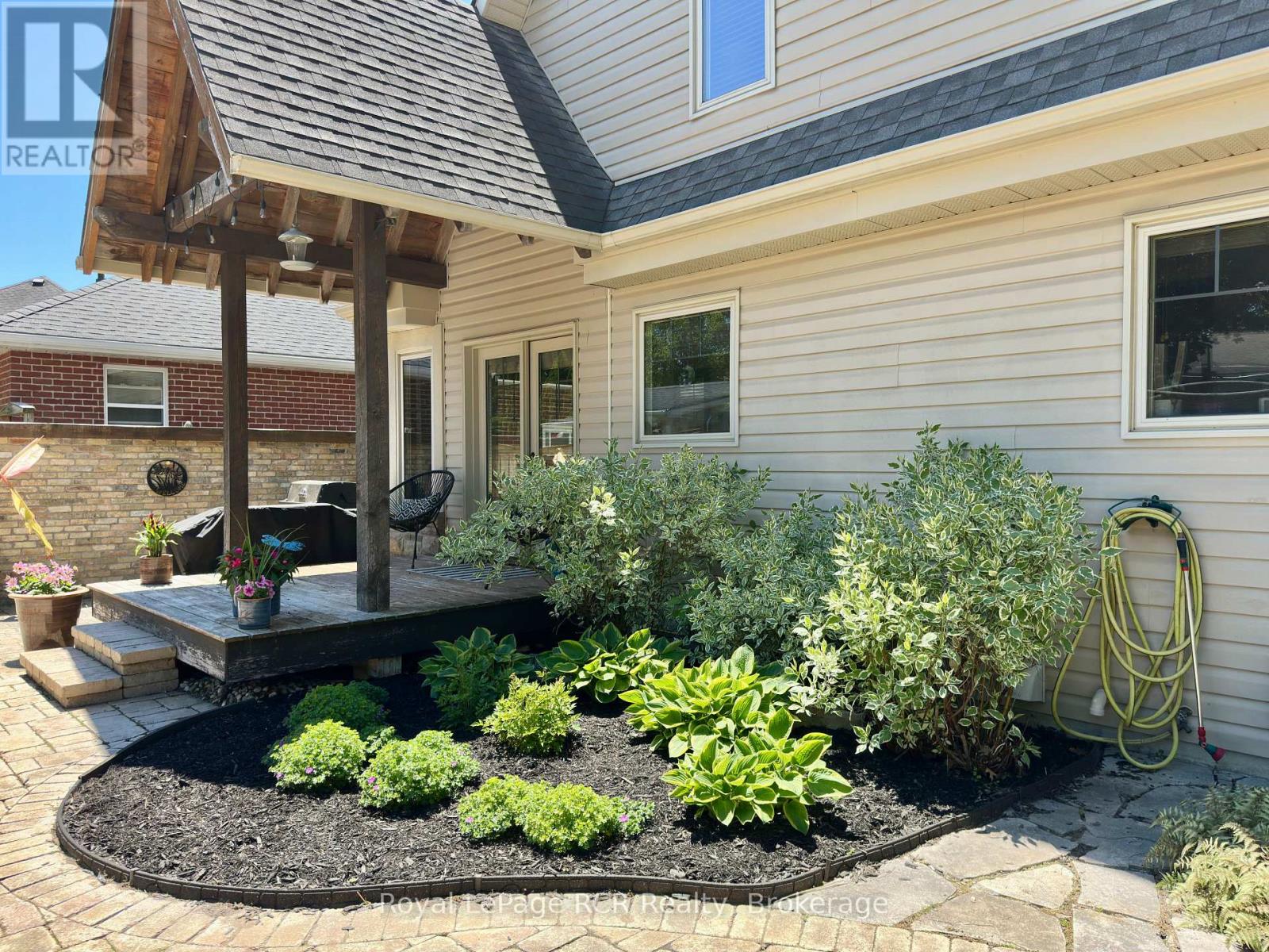 241 4TH STREET CRESCENT - 10
